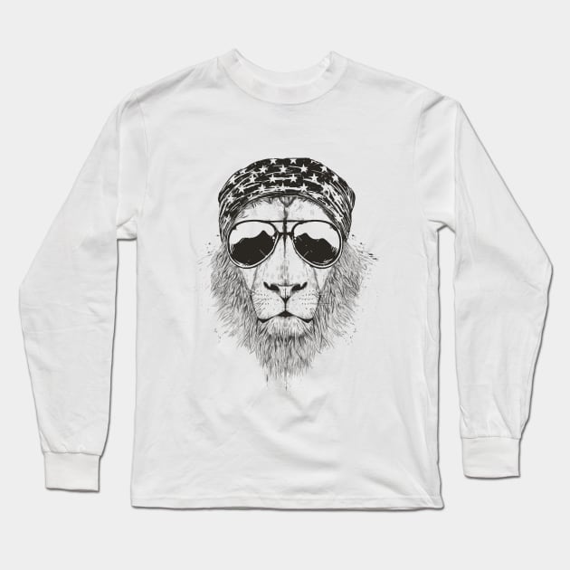 Wild lion (bw) Long Sleeve T-Shirt by soltib